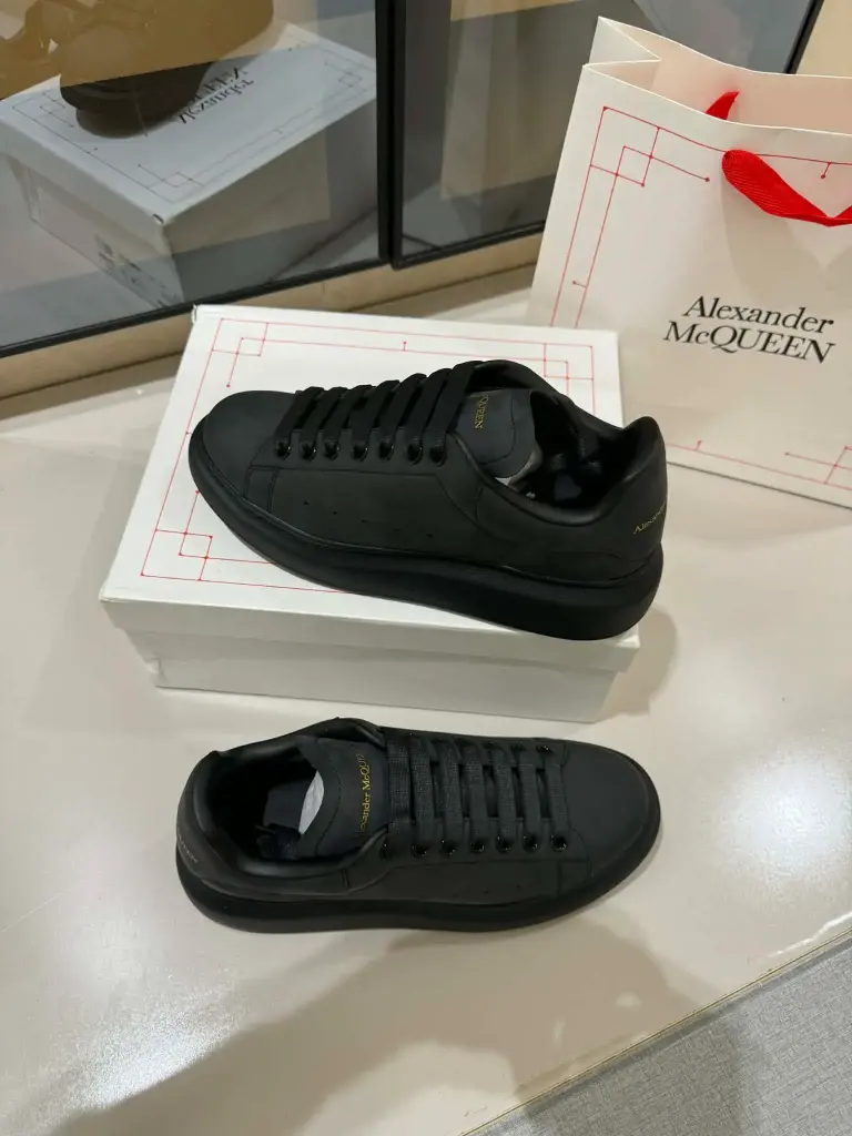 Alexander MeQUEEN Black