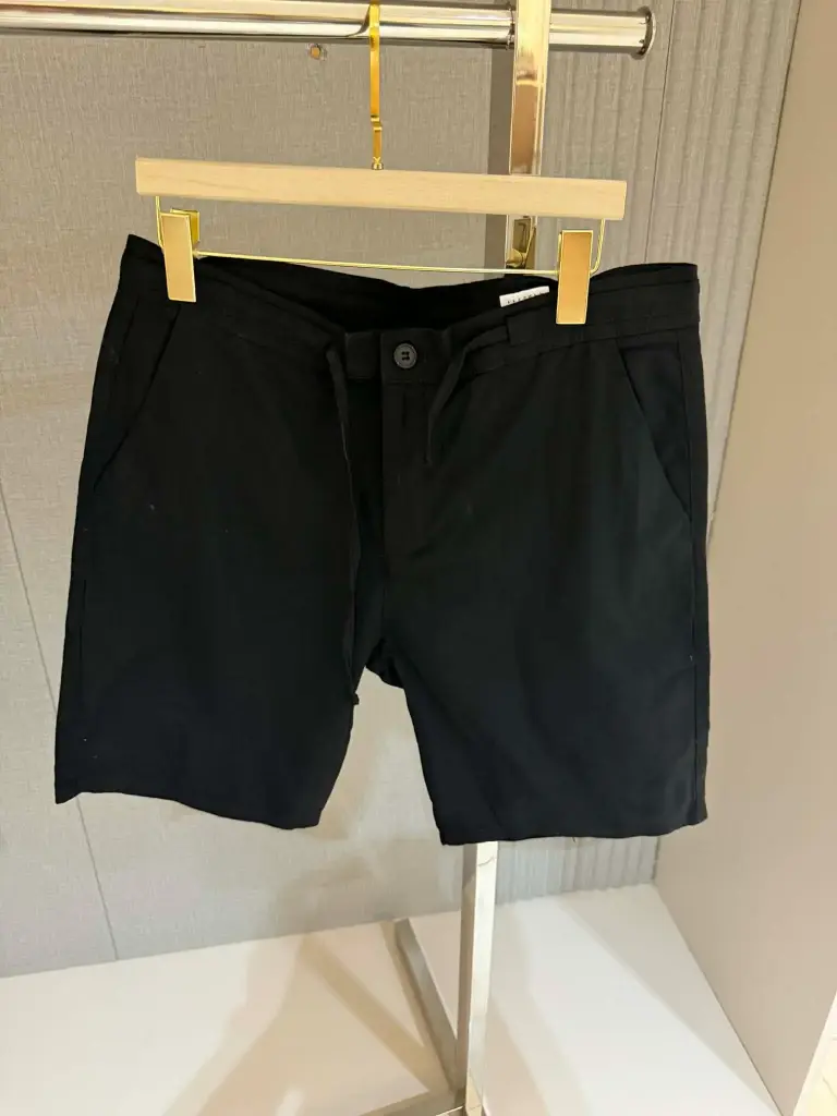 Short en Lin Noir