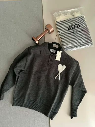 Polo Ami Paris Gris unisexe.